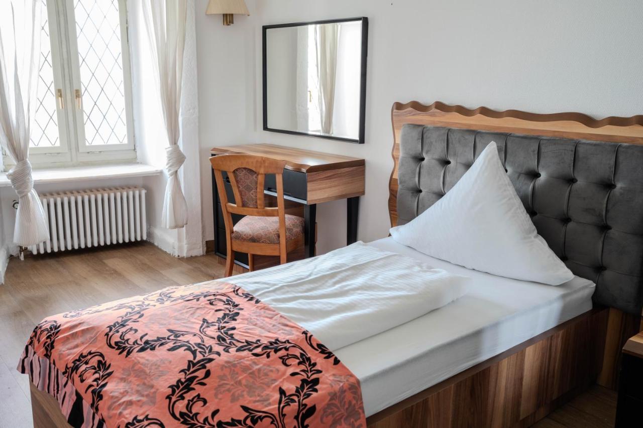 Obrigheim Eventlocation & Hotel Schloss Neuburg מראה חיצוני תמונה