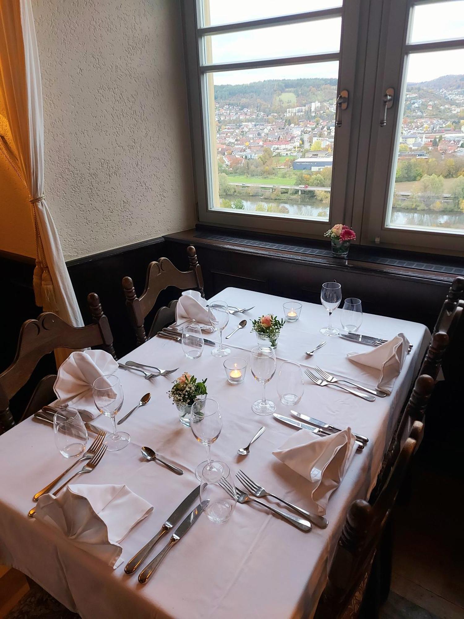 Obrigheim Eventlocation & Hotel Schloss Neuburg מראה חיצוני תמונה