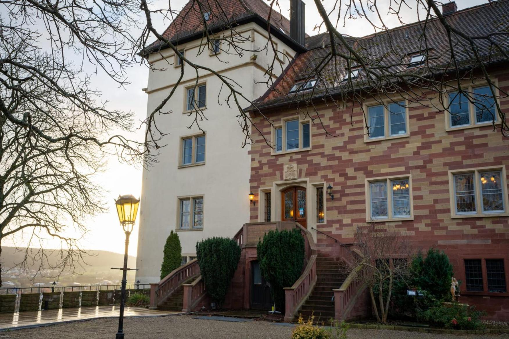 Obrigheim Eventlocation & Hotel Schloss Neuburg מראה חיצוני תמונה