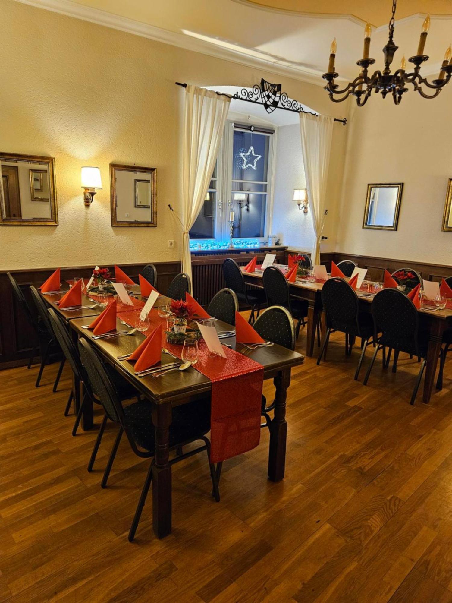 Obrigheim Eventlocation & Hotel Schloss Neuburg מראה חיצוני תמונה